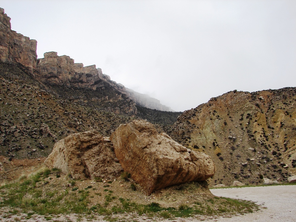 Huge boulders and loose rock