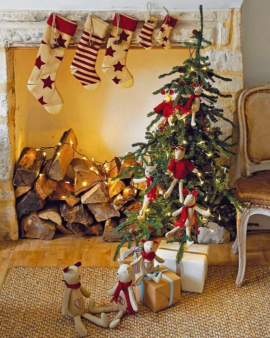 A delightfully primitive Christmas tree.
