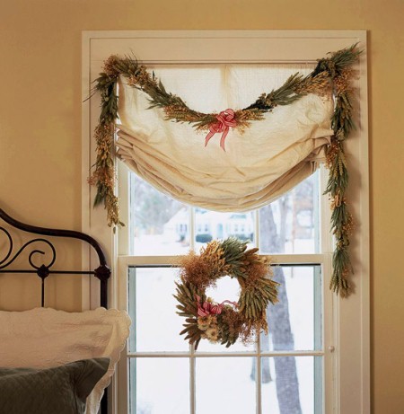 Wreath and garland in bedroom window. (Photo: Traditional Home)