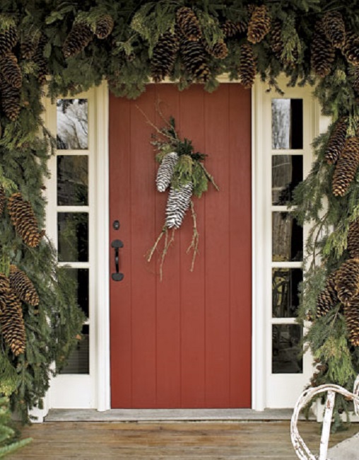 Door decorated for holidays (Photo: Country Living)
