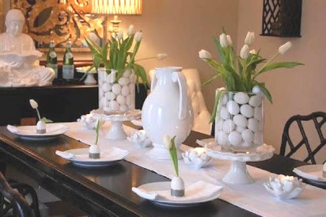White eggs and white tulips. (Photo: Decor Pad)