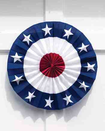 Patriotic door medallion. (Photo: Martha Stewart)
