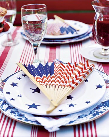 Patriotic fan party favors. (Photo: Country Living)