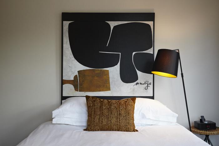 Art by San Ming / Floor lamp by Paul Lelieveld.