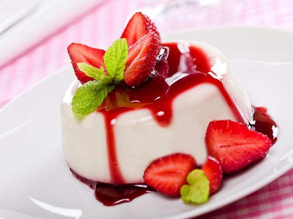 Panna cotta with Strawberry Sauce for Two (Photo: iDiva)