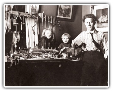 Ernest Warther with his children in his workshop. (Photo: Warther Museum)