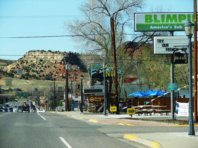 Locals recommend that you drive past the chain stores and old motor lodges on US 20 and head to Broadway for Thermopolis' cute mom-and-pop shops and restaurants.